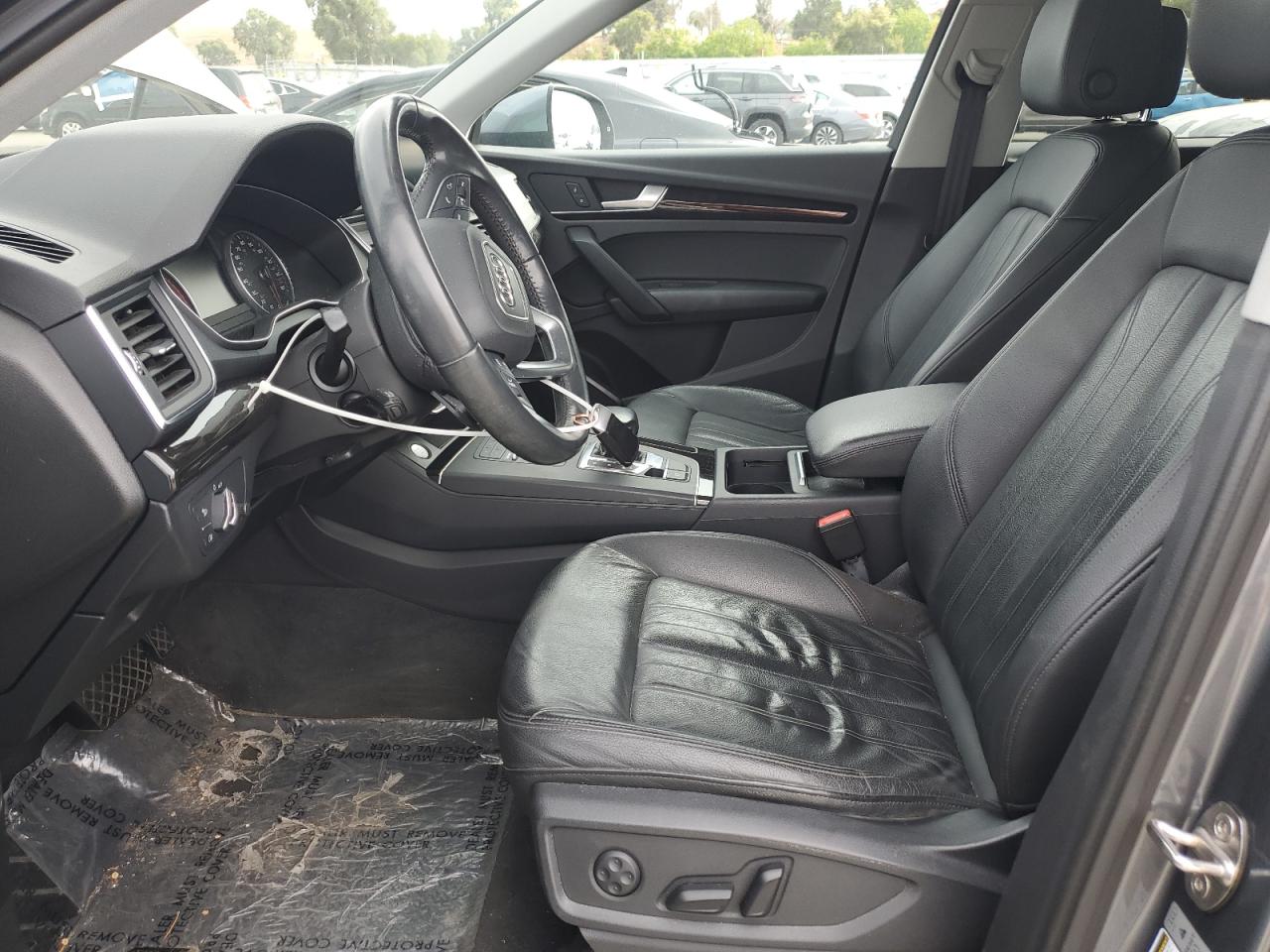 2018 Audi Q5 Premium VIN: WA1ANAFY1J2123864 Lot: 81964795