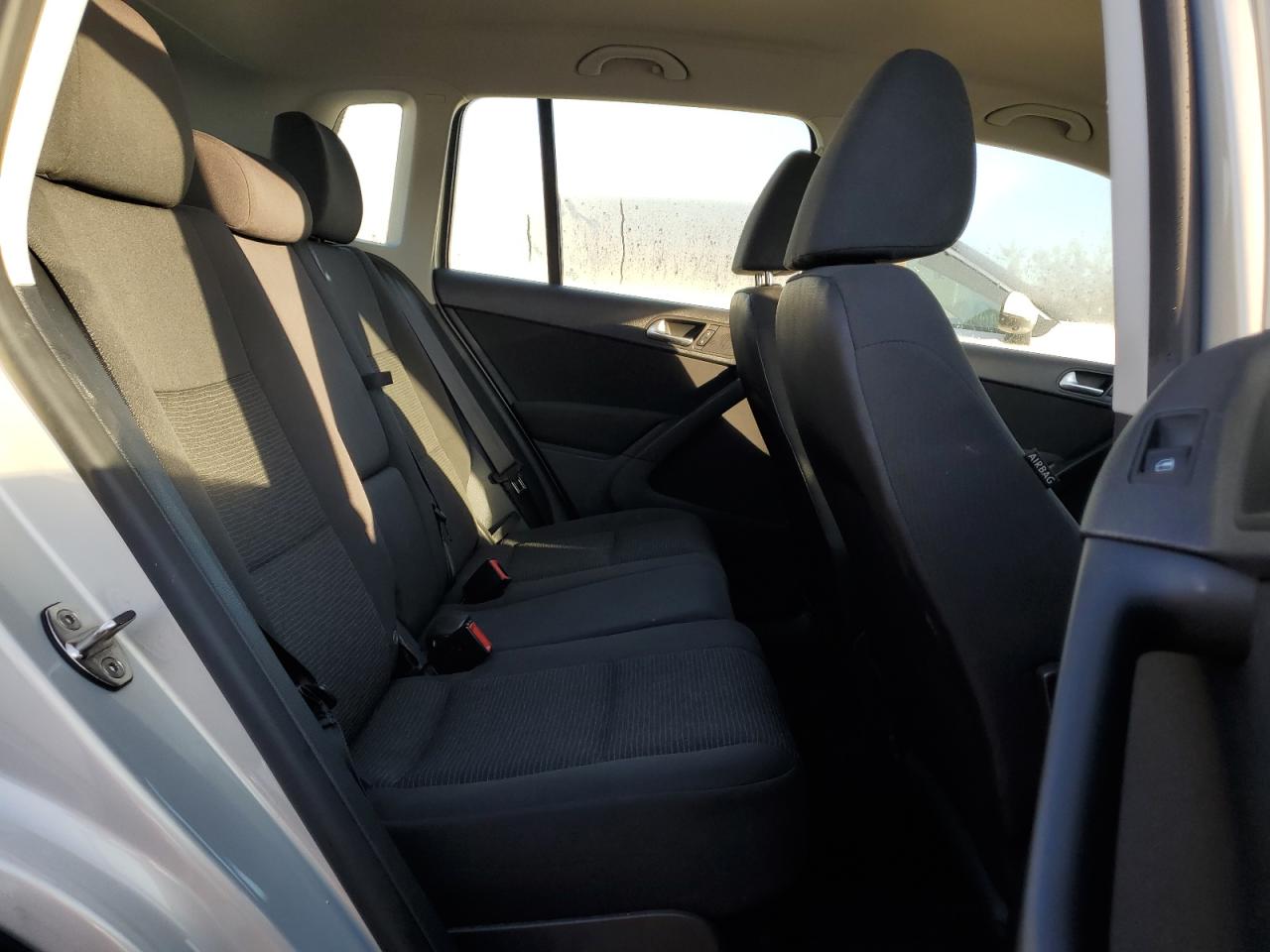 2012 Volkswagen Tiguan S VIN: WVGBV7AX5CW592684 Lot: 83964015