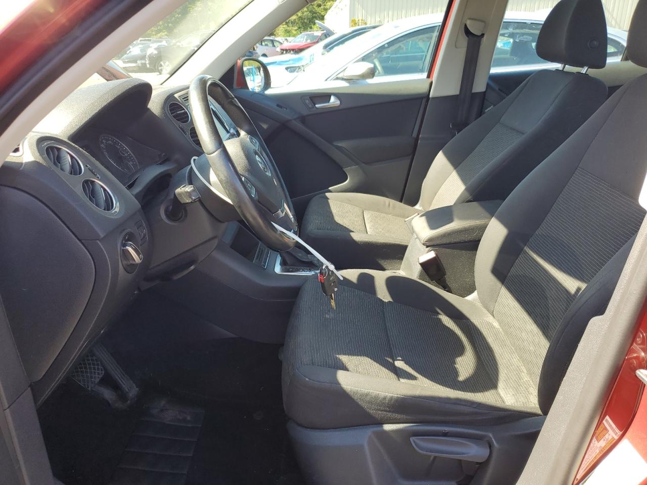 2015 Volkswagen Tiguan S VIN: WVGBV7AX1FW088475 Lot: 84264245