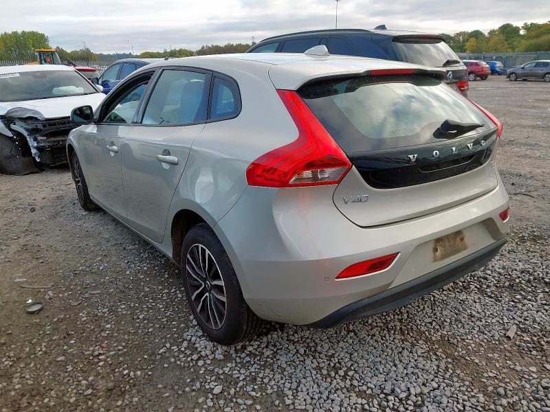 2018 VOLVO V40 MOMENTUM T2 