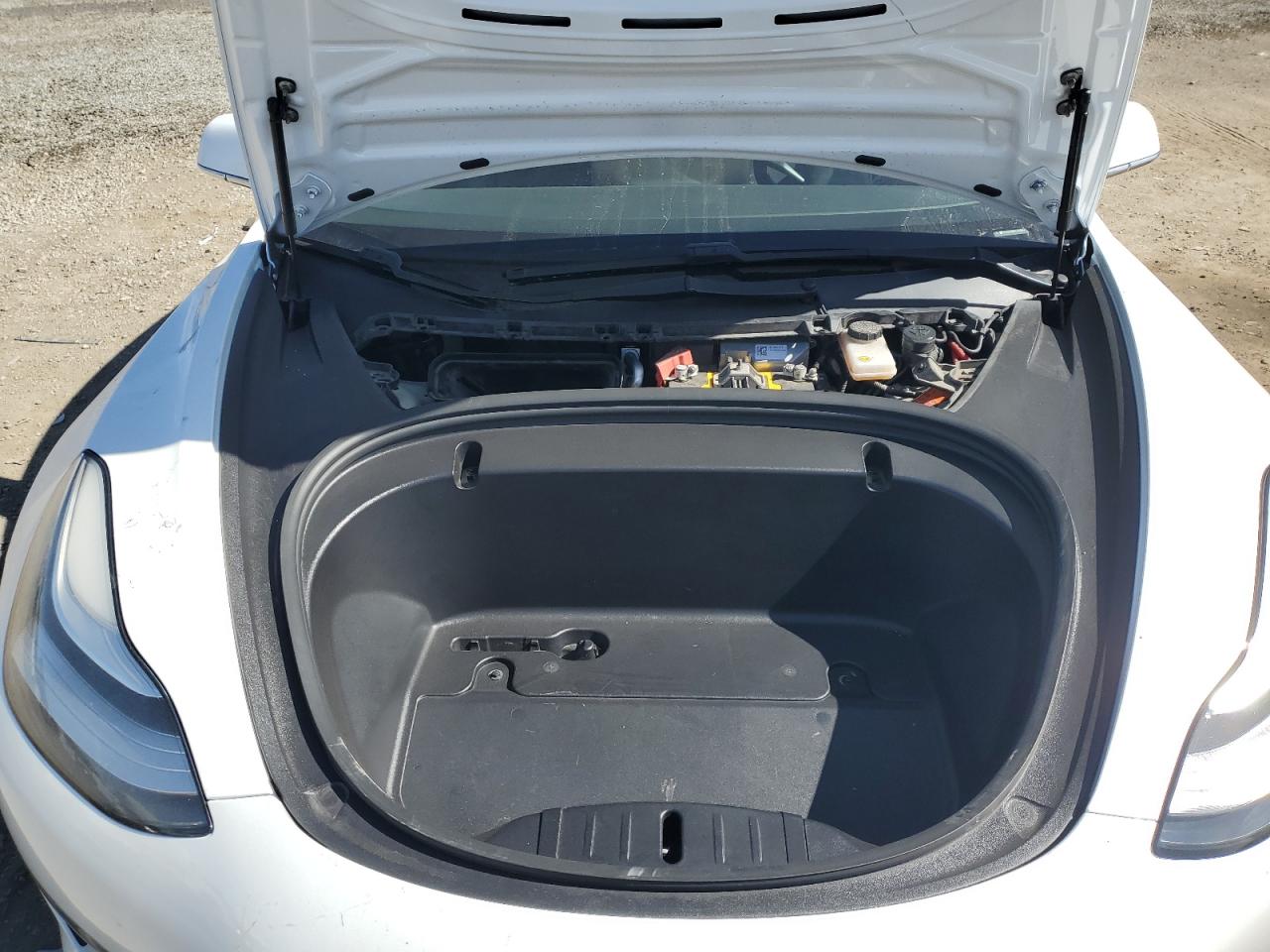 2020 Tesla Model 3 VIN: 5YJ3E1EBXLF638681 Lot: 84743705