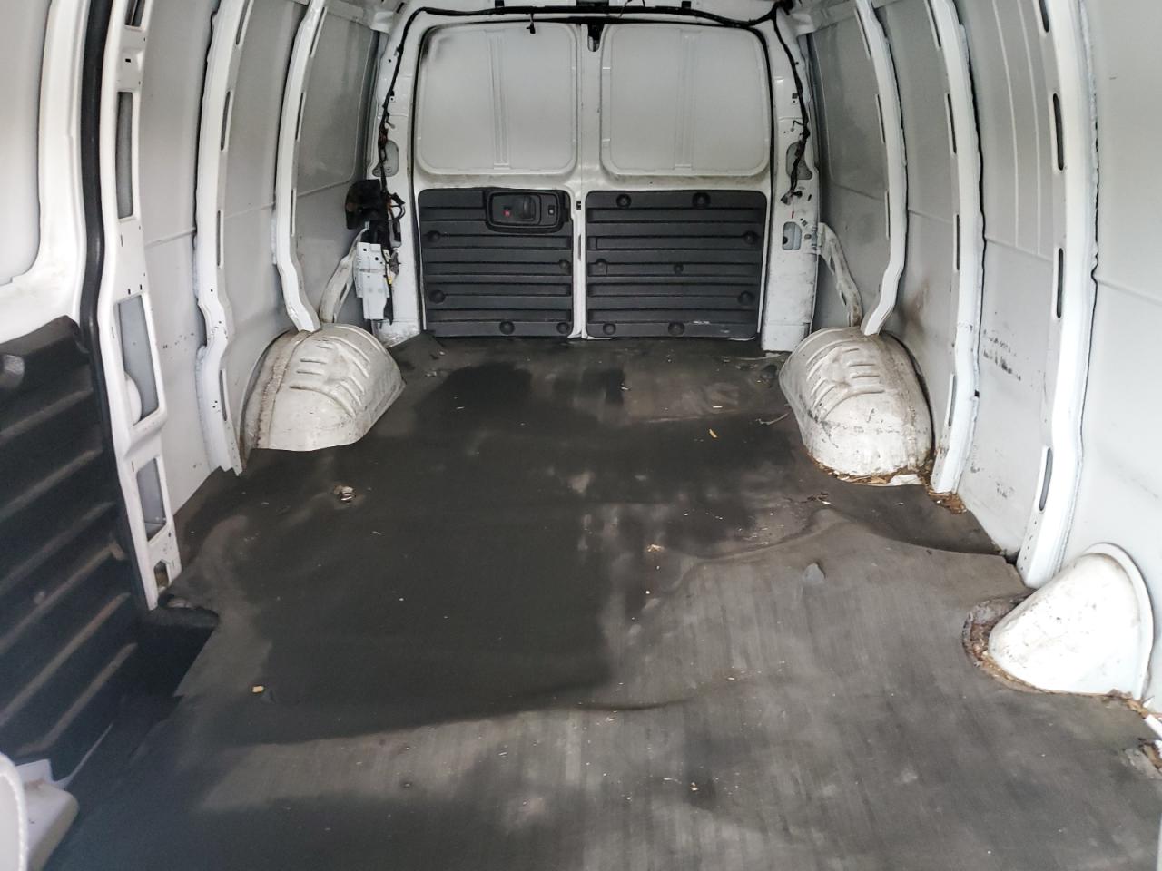 2018 Chevrolet Express G2500 VIN: 1GCWGBFP1J1340565 Lot: 82257055