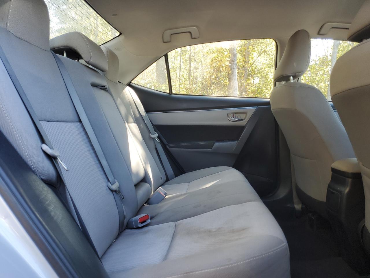 2015 Toyota Corolla L VIN: 2T1BURHEXFC288240 Lot: 84178655