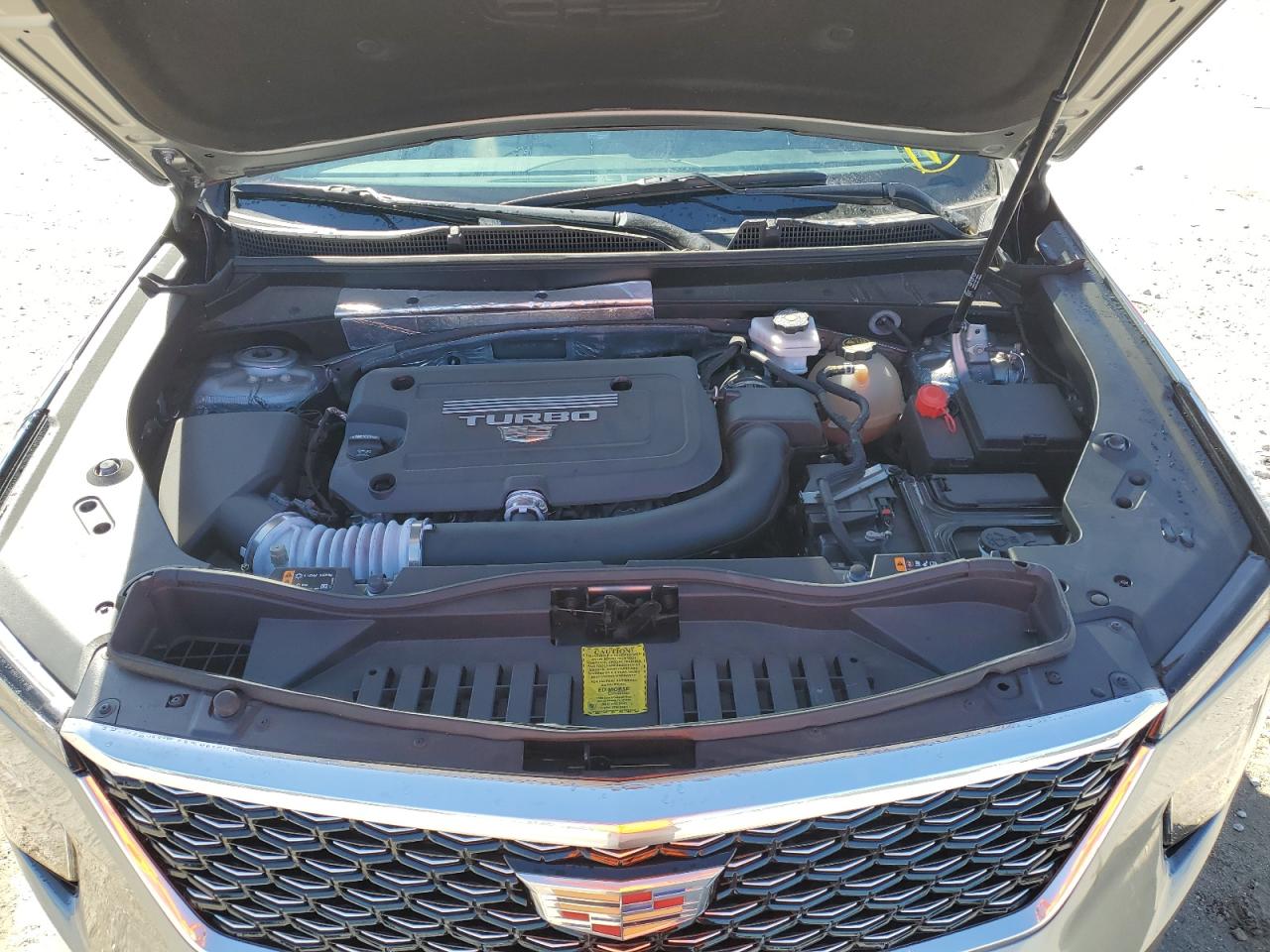 2024 Cadillac Xt4 Luxury VIN: 1GYAZAR42RF117363 Lot: 90665515