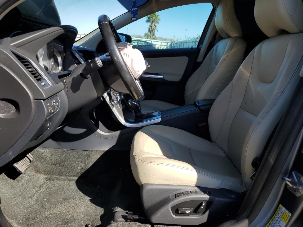 2016 Volvo Xc60 T5 Premier VIN: YV440MDK0G2832681 Lot: 85833695