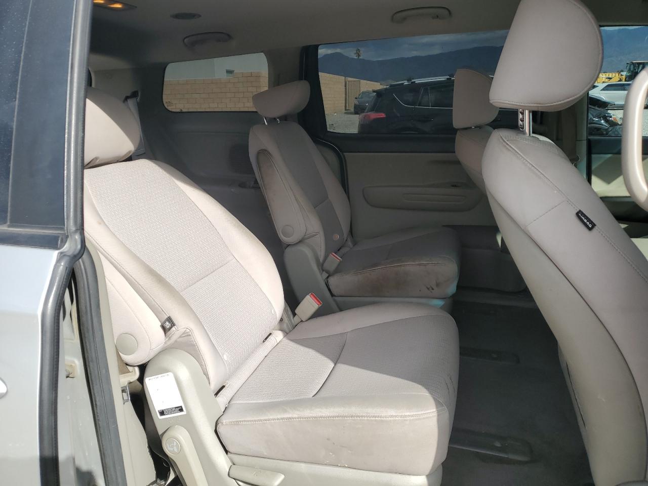 2017 Kia Sedona L VIN: KNDMA5C16H6272898 Lot: 82325545