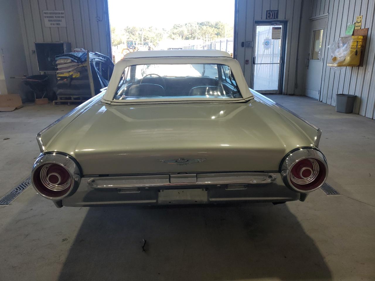 1962 Ford T Bird VIN: 2Y85Z173642 Lot: 85913505
