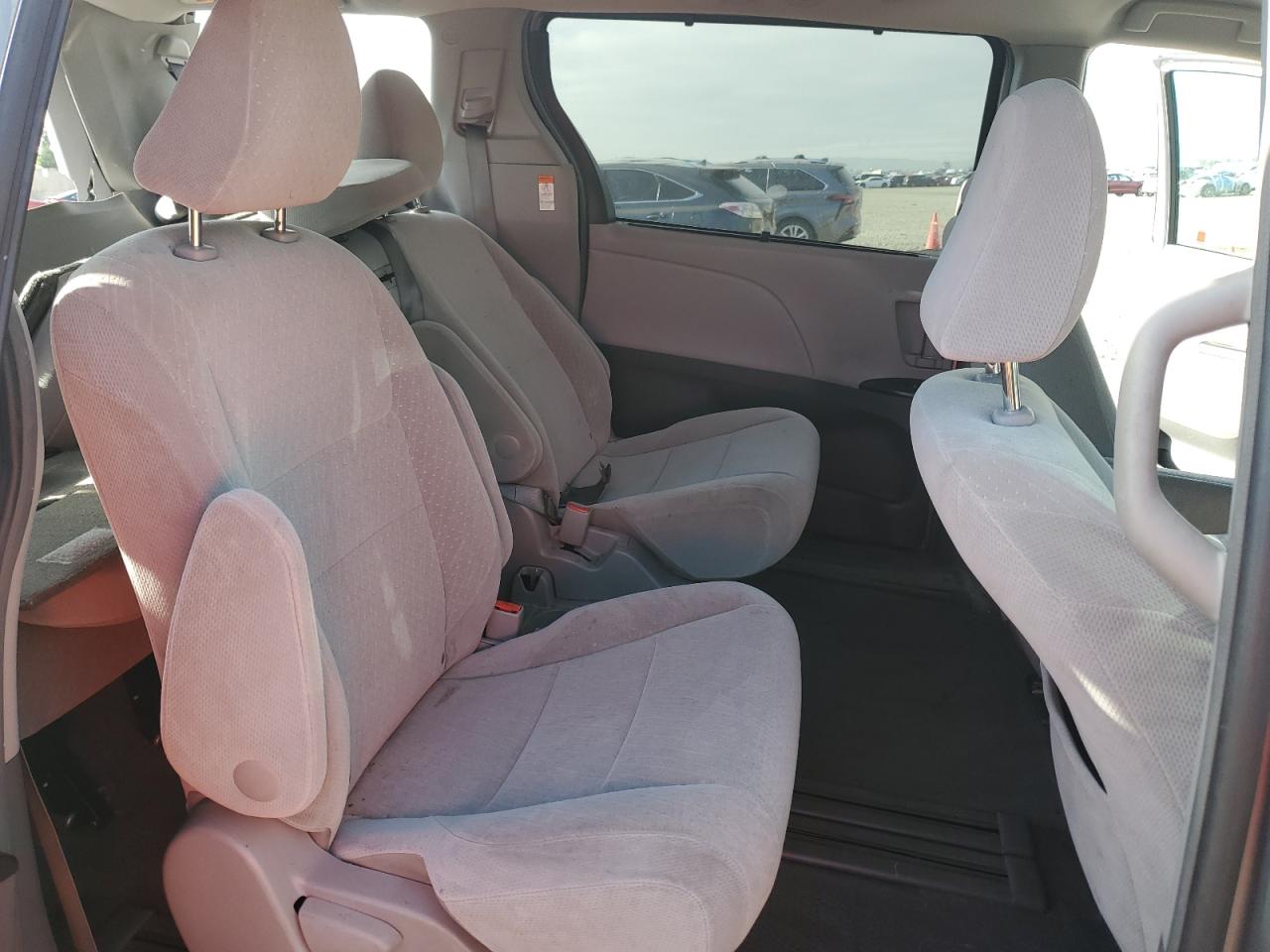 2017 Toyota Sienna Le VIN: 5TDKZ3DC9HS898496 Lot: 84994035