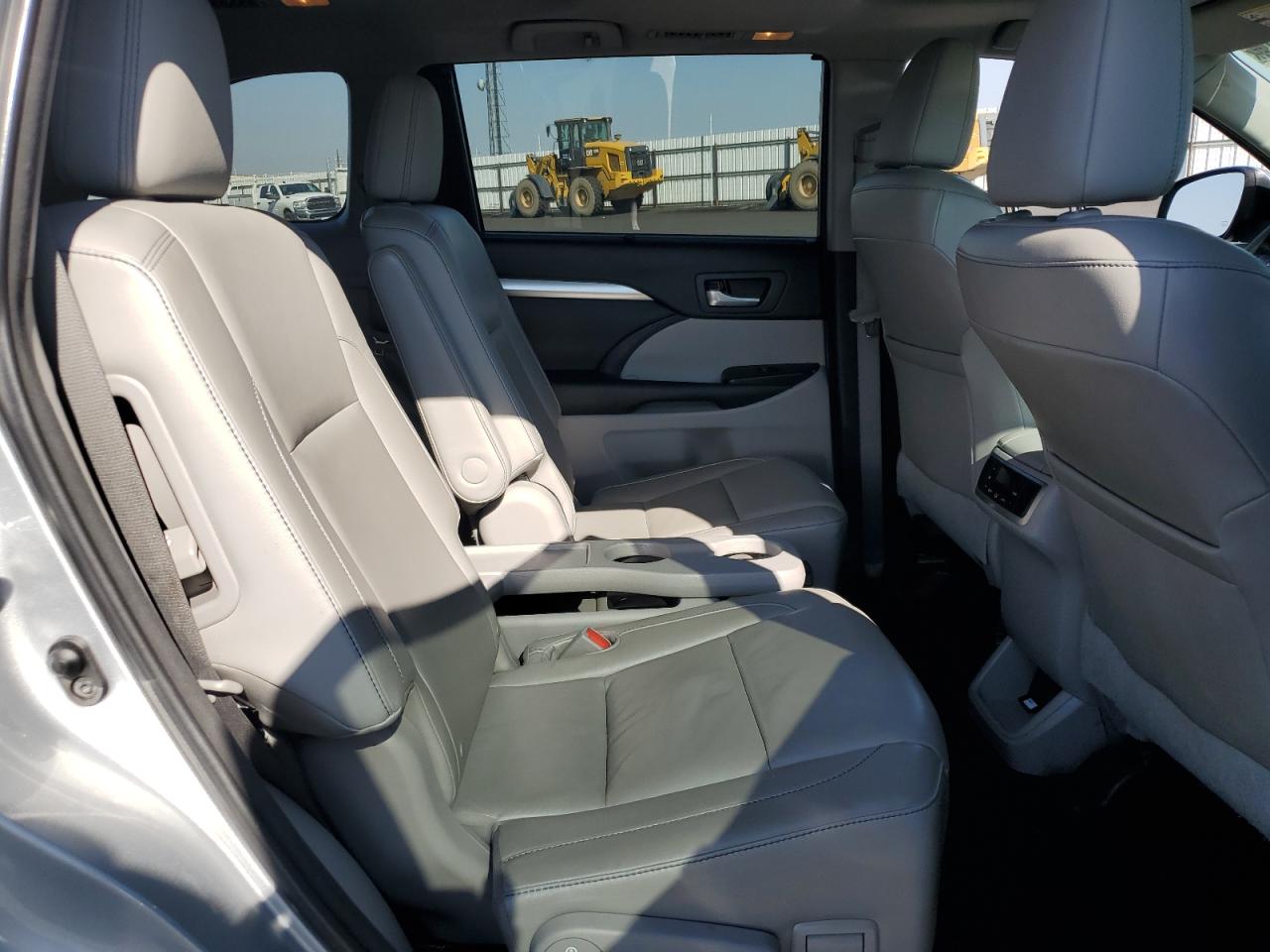 2015 Toyt Highlander VIN: 5TDJKRFH9FS187325 Lot: 86814425