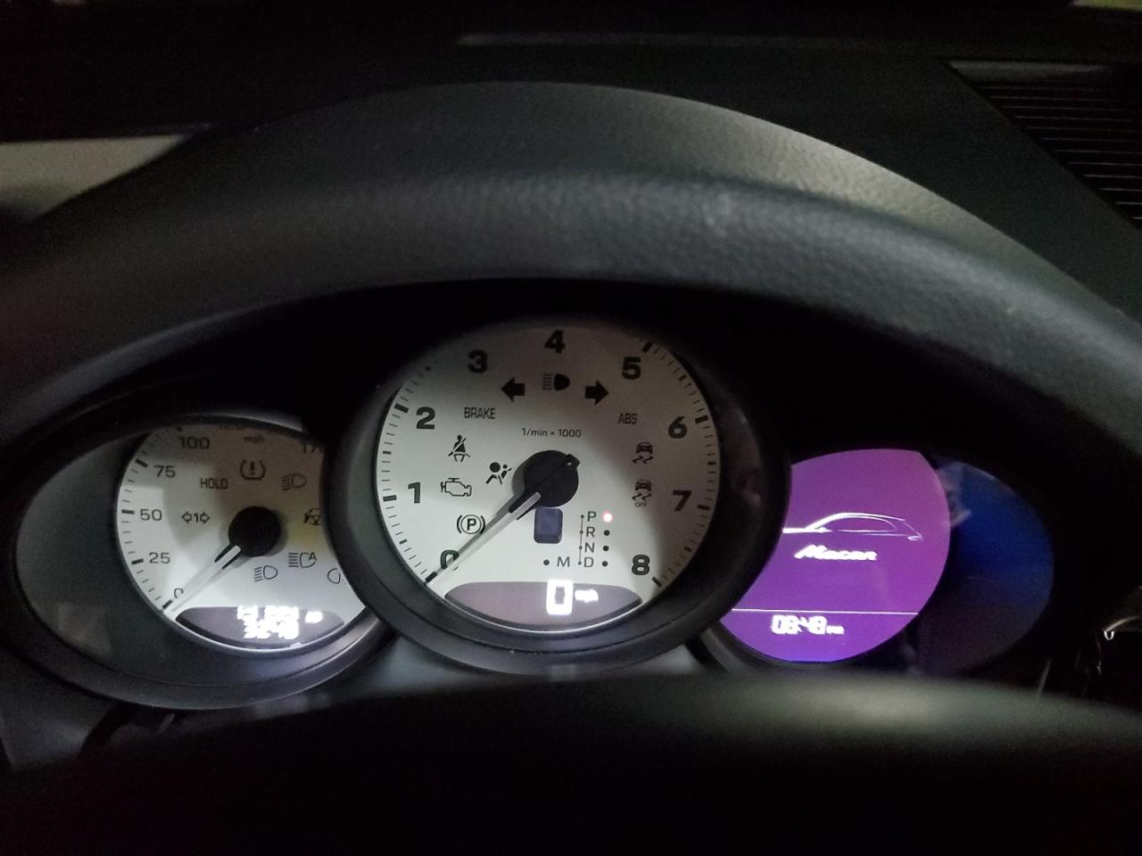 2025 Porsche Macan Base VIN: B00718 Lot: 85382695