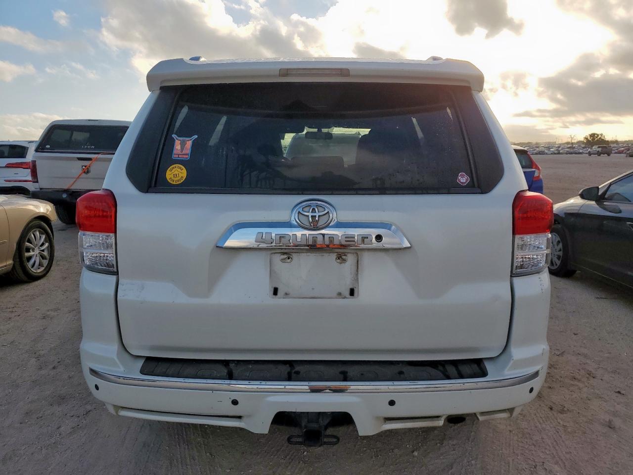 2011 Toyota 4Runner Sr5 VIN: JTEZU5JR1B5031345 Lot: 84622675