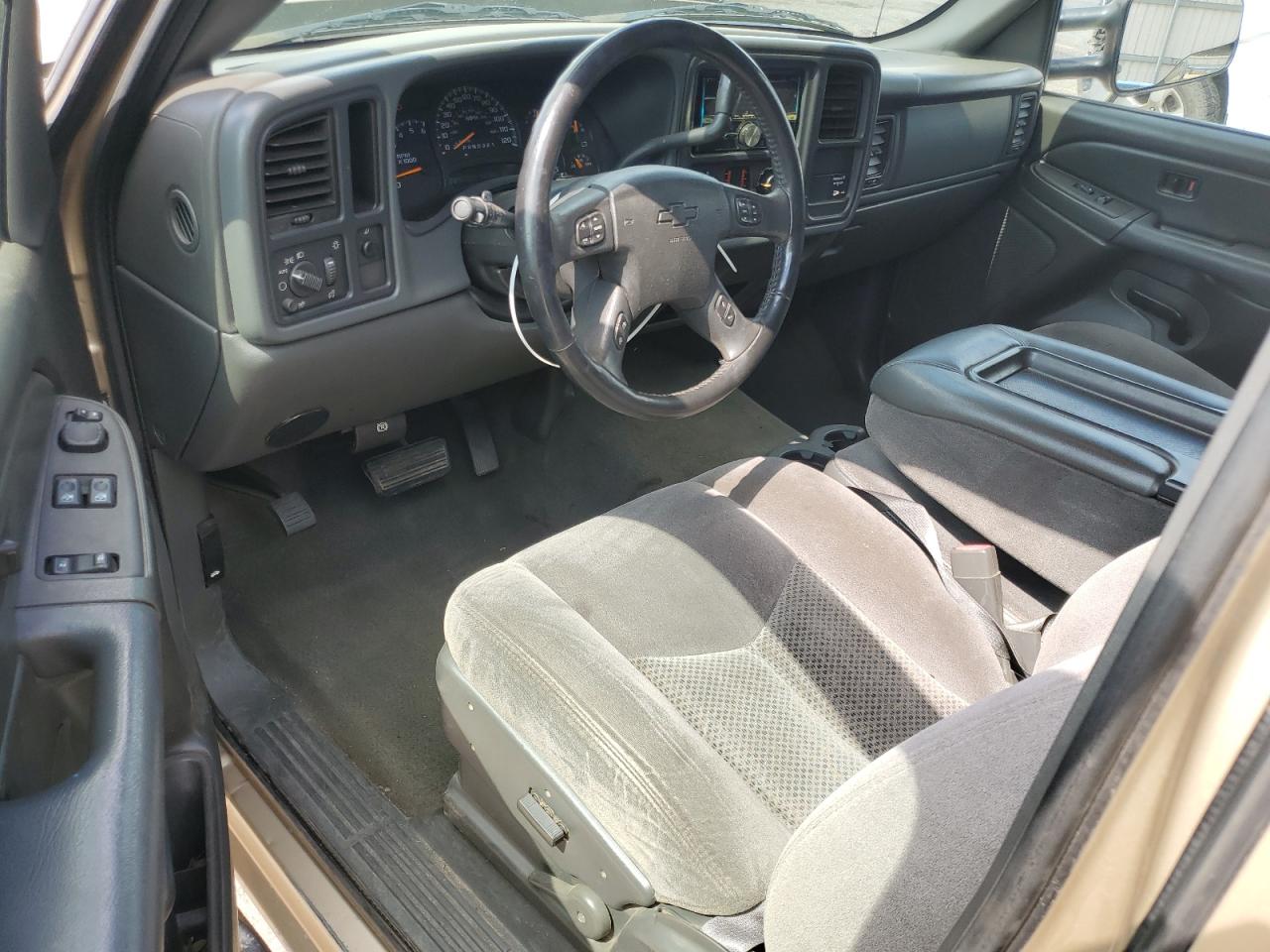 2006 Chevrolet Silverado C2500 Heavy Duty VIN: 1GCHC29U46E282411 Lot: 84884375