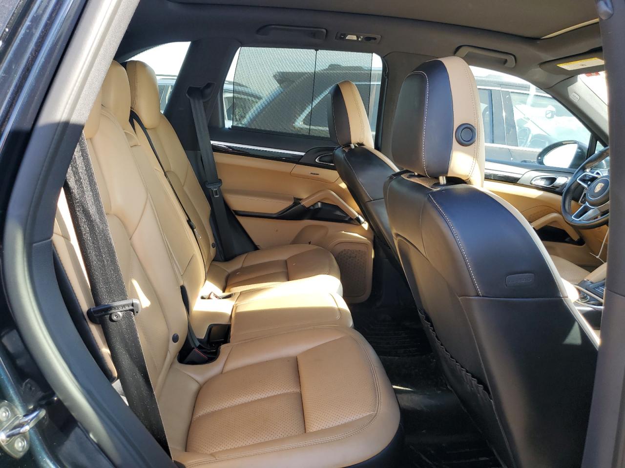 2018 Porsche Cayenne S VIN: WP1AB2A22JLA60676 Lot: 81859495