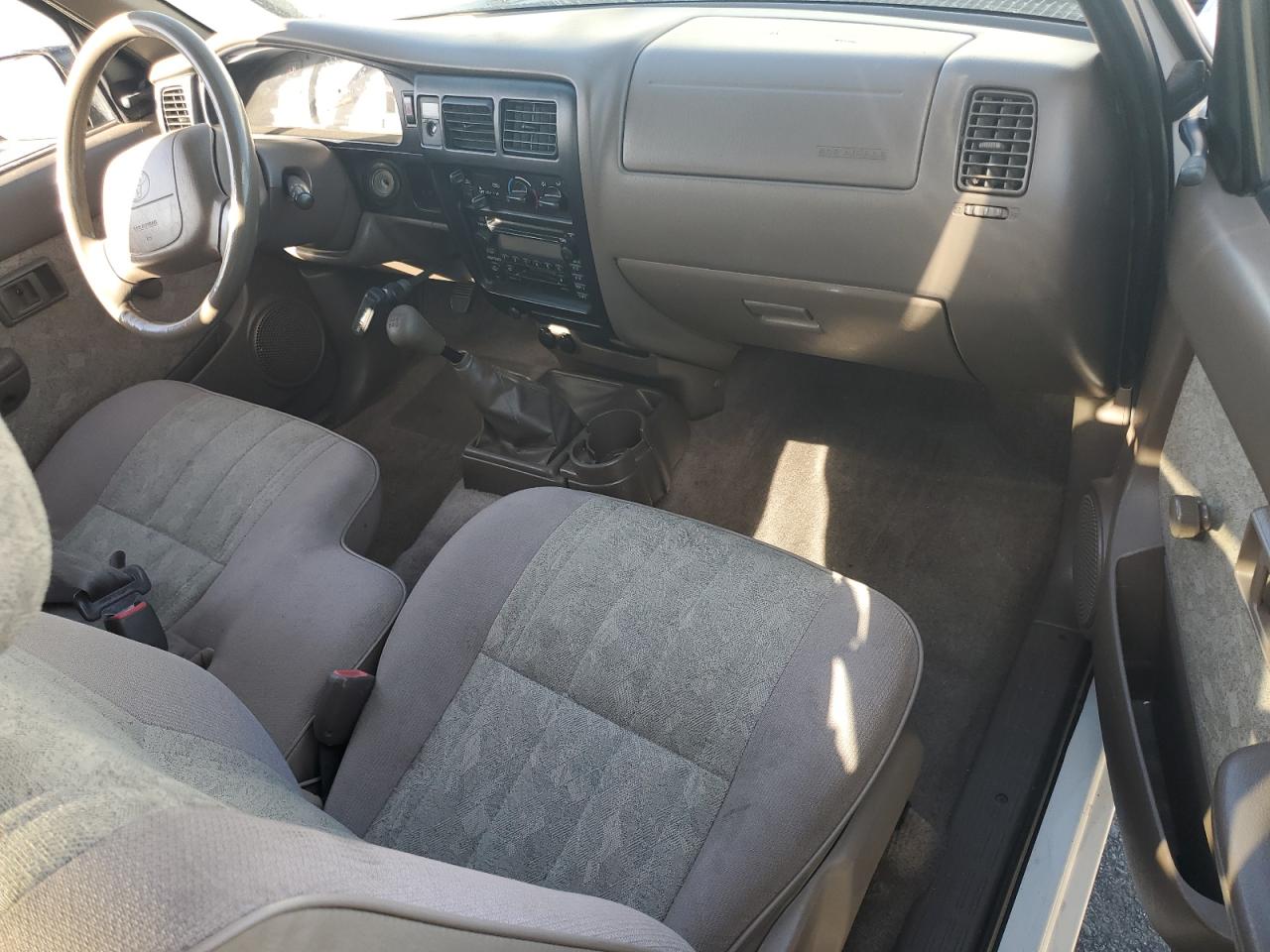 2000 Toyota Tacoma Xtracab VIN: 5TEVL52NXYZ695540 Lot: 82296255