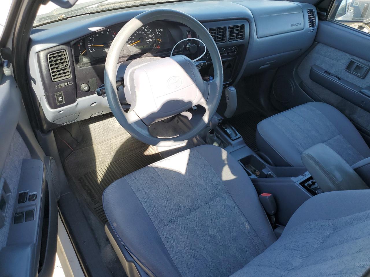 2000 Toyota Tacoma Xtracab VIN: 5TEWM72N8YZ692147 Lot: 84477905