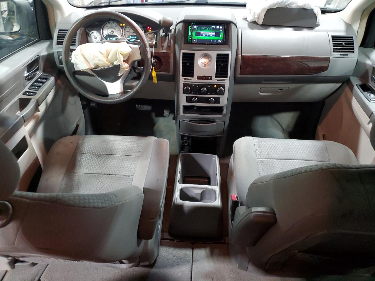 2010 Chrysler Town & Country Lx VIN: 2A4RR4DE0AR393820 Lot: 86833125