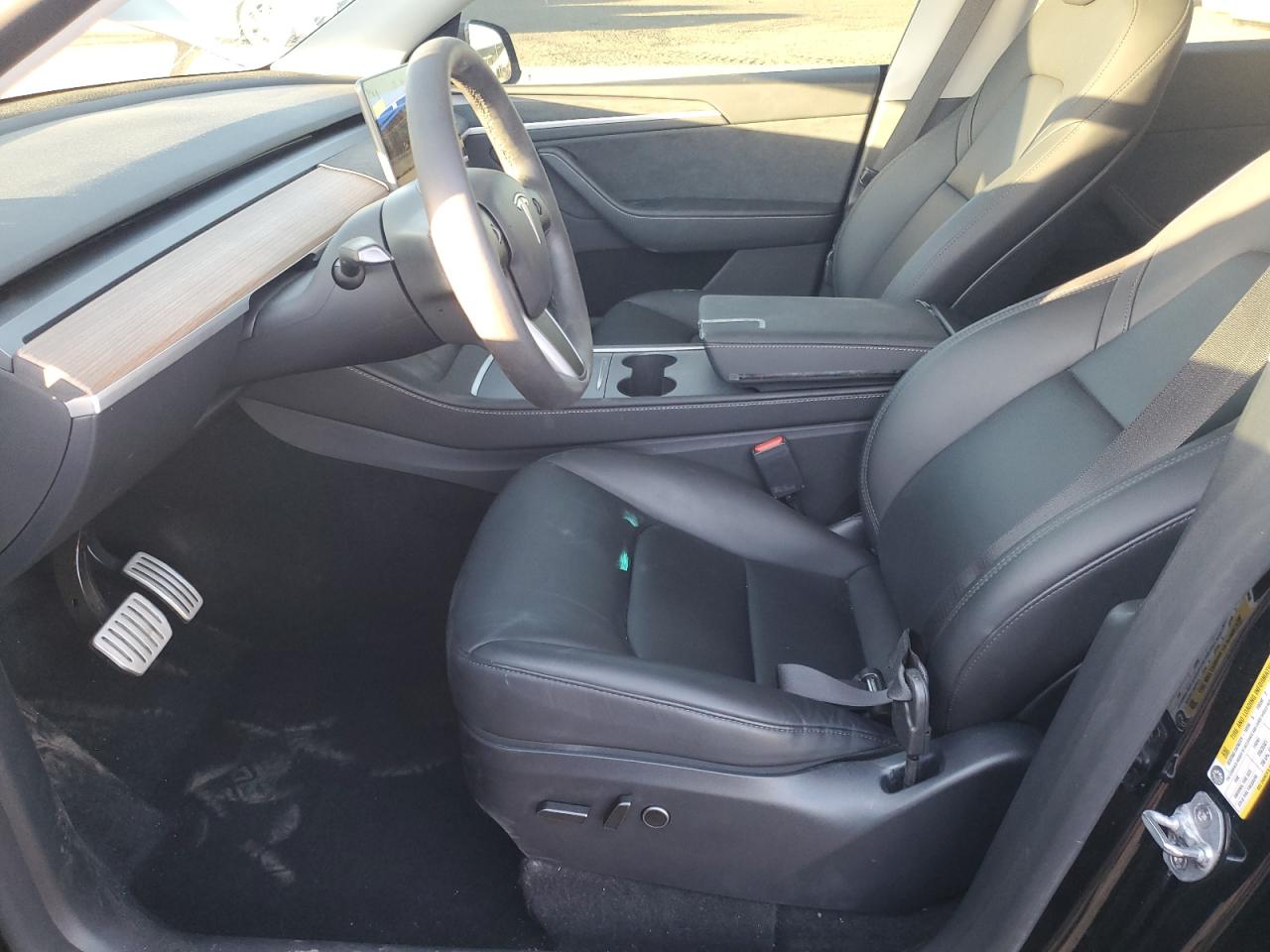 2024 Tesla Model Y VIN: 7SAYGDEF2RA300690 Lot: 91092415