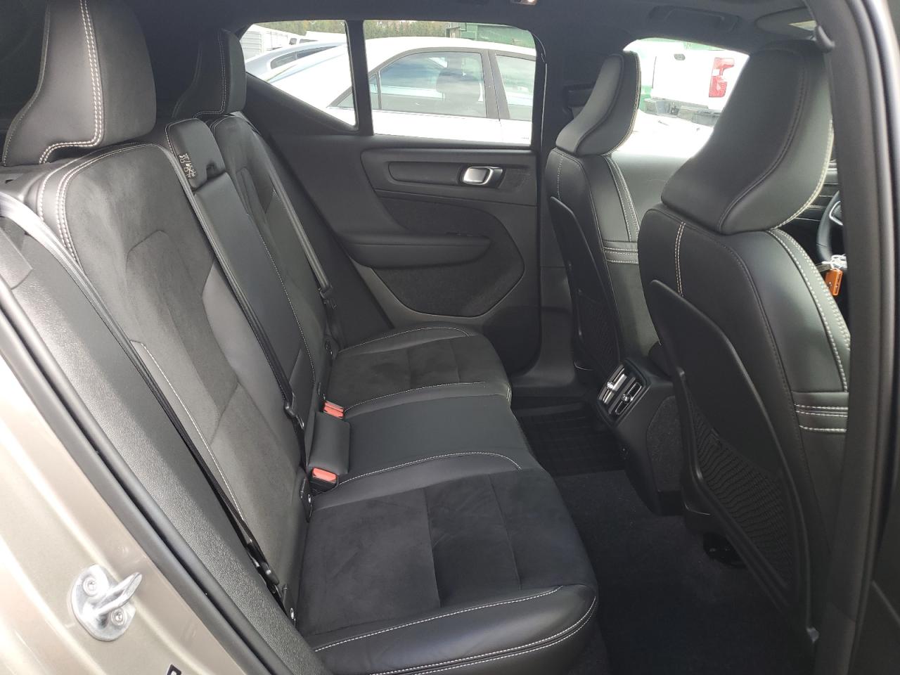 2022 Volvo Xc40 T5 R-Design VIN: YV4162UMXN2714870 Lot: 86612905