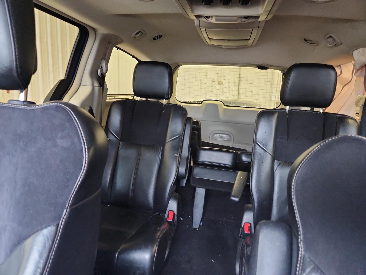 2013 Chrysler Town & Country Limited VIN: 2C4RC1GGXDR598391 Lot: 86305355