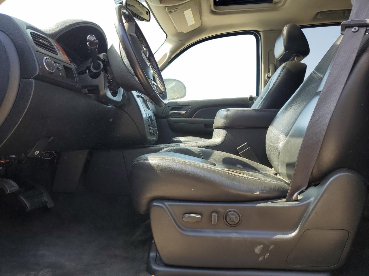 2008 GMC Yukon VIN: 1GKFC13028J117074 Lot: 93776565