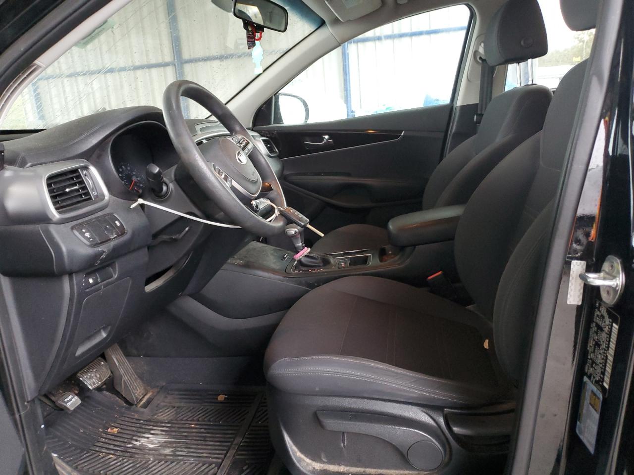 2019 Kia Sorento L VIN: 5XYPG4A3XKG572698 Lot: 82761865