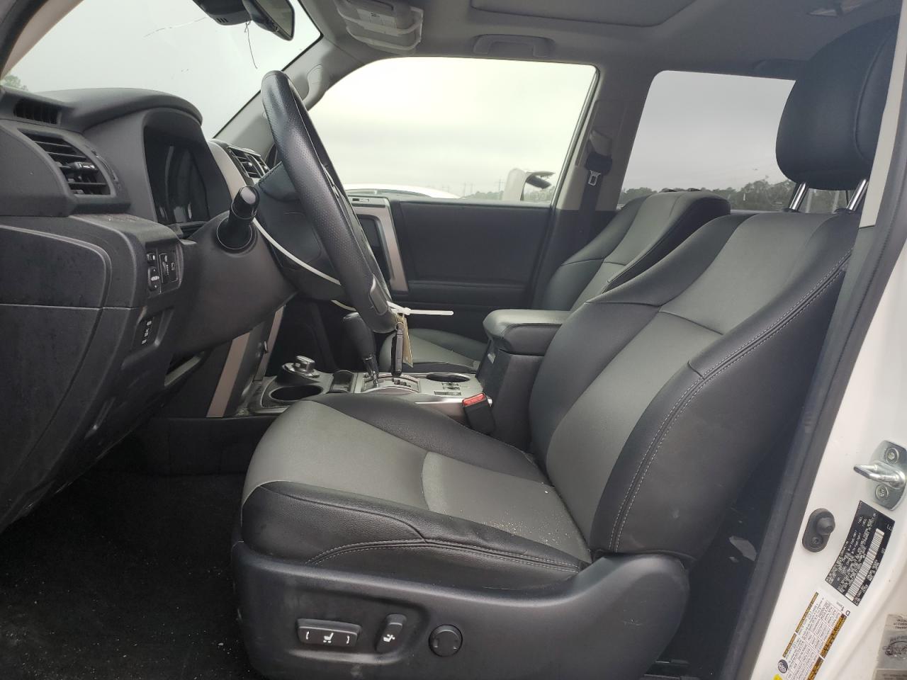 2020 Toyota 4Runner Sr5/Sr5 Premium VIN: JTEBU5JR0L5776896 Lot: 82242235