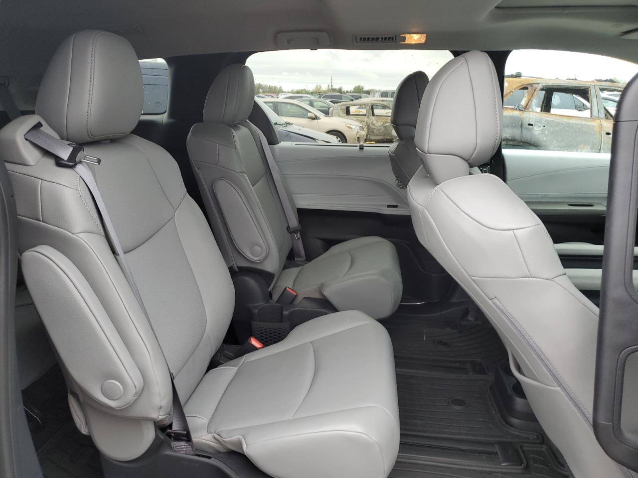 2025 Toyota Sienna Xle VIN: 5TDJSKFC4SS165299 Lot: 82189675