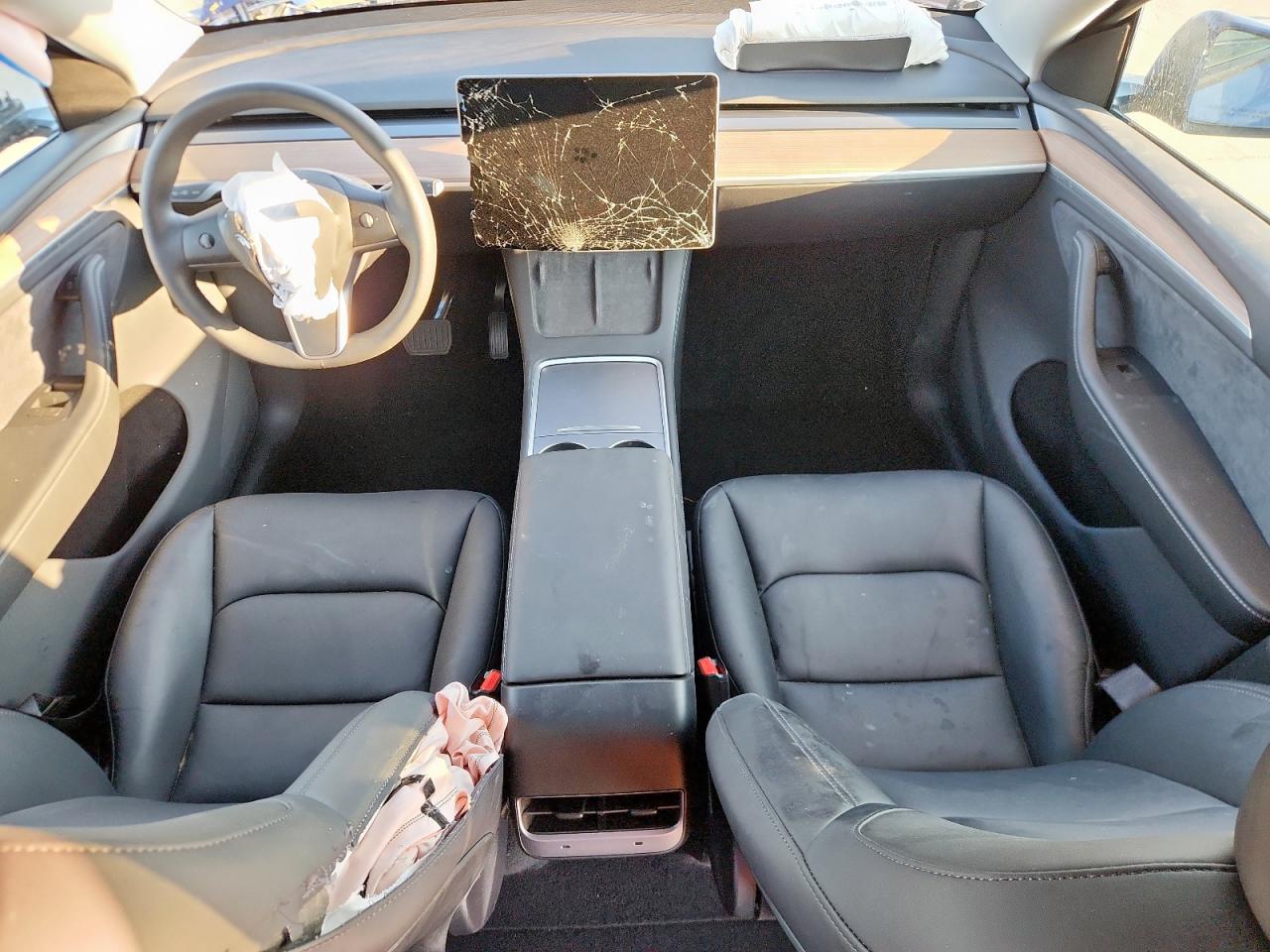 2024 Tesla Model Y VIN: 7SAYGDED4RA326724 Lot: 89837295