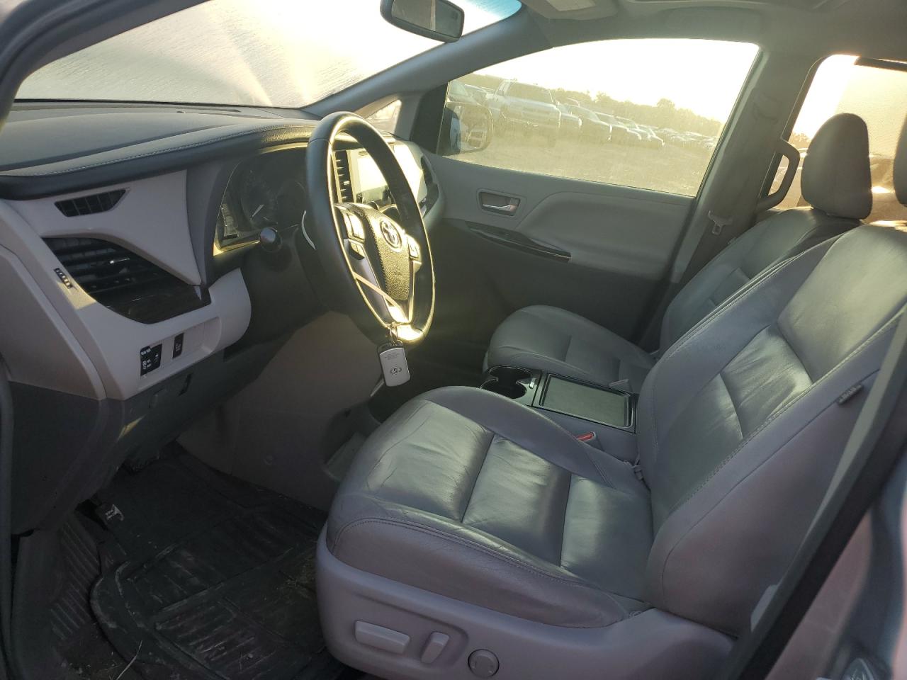 2015 Toyota Sienna Xle VIN: 5TDYK3DC6FS656731 Lot: 85596415