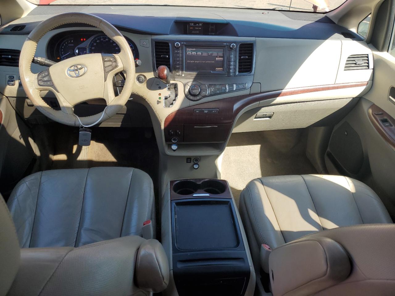 2011 Toyota Sienna Xle VIN: 5TDYK3DC5BS110917 Lot: 84935105