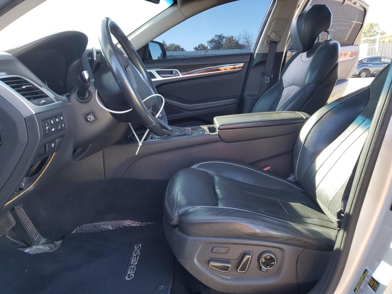 2015 Hyundai Genesis 3.8L VIN: KMHGN4JE4FU089747 Lot: 86186805