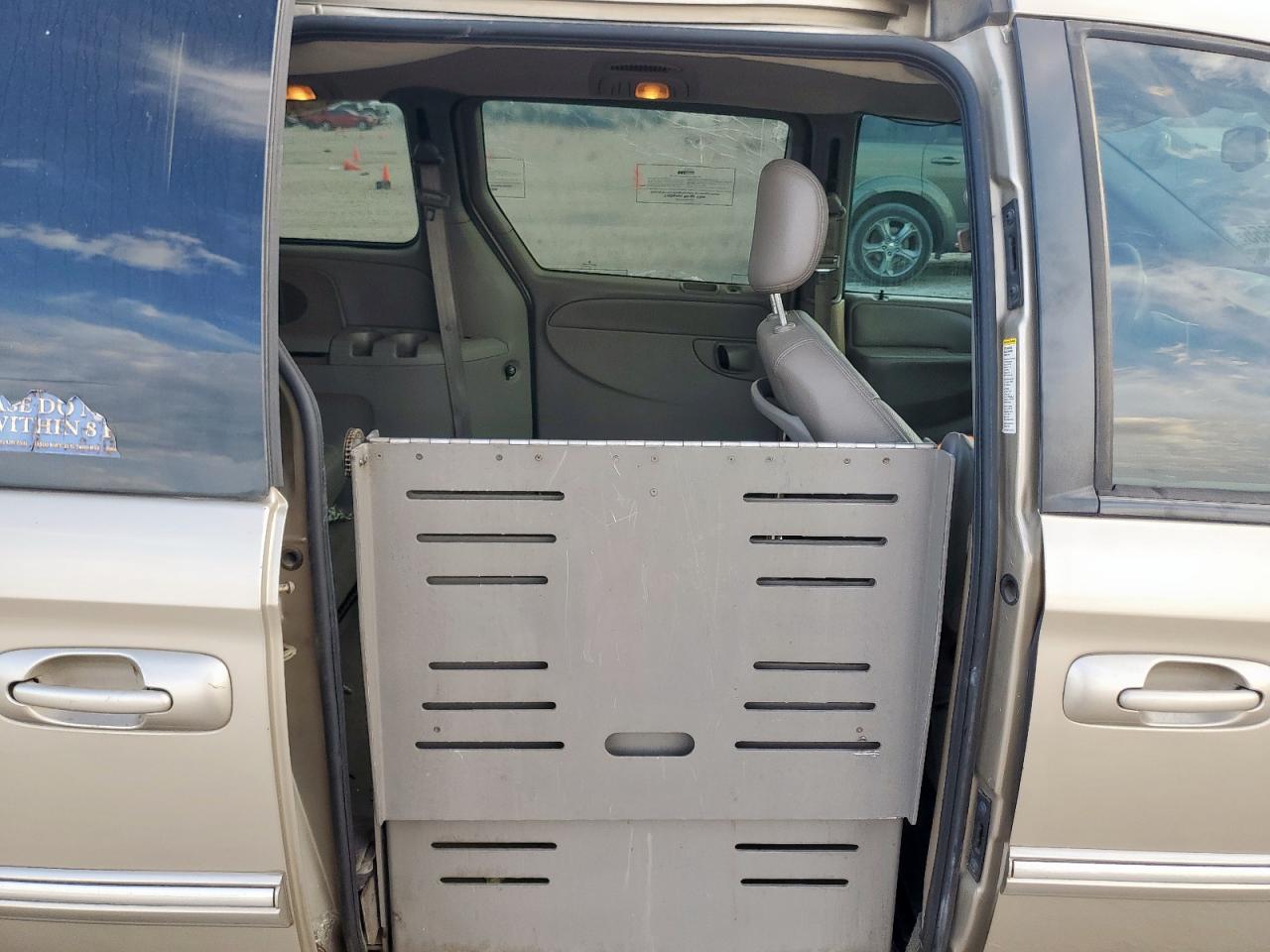 2003 Dodge Grand Caravan Es VIN: 2D4GP54L63R123438 Lot: 85700555