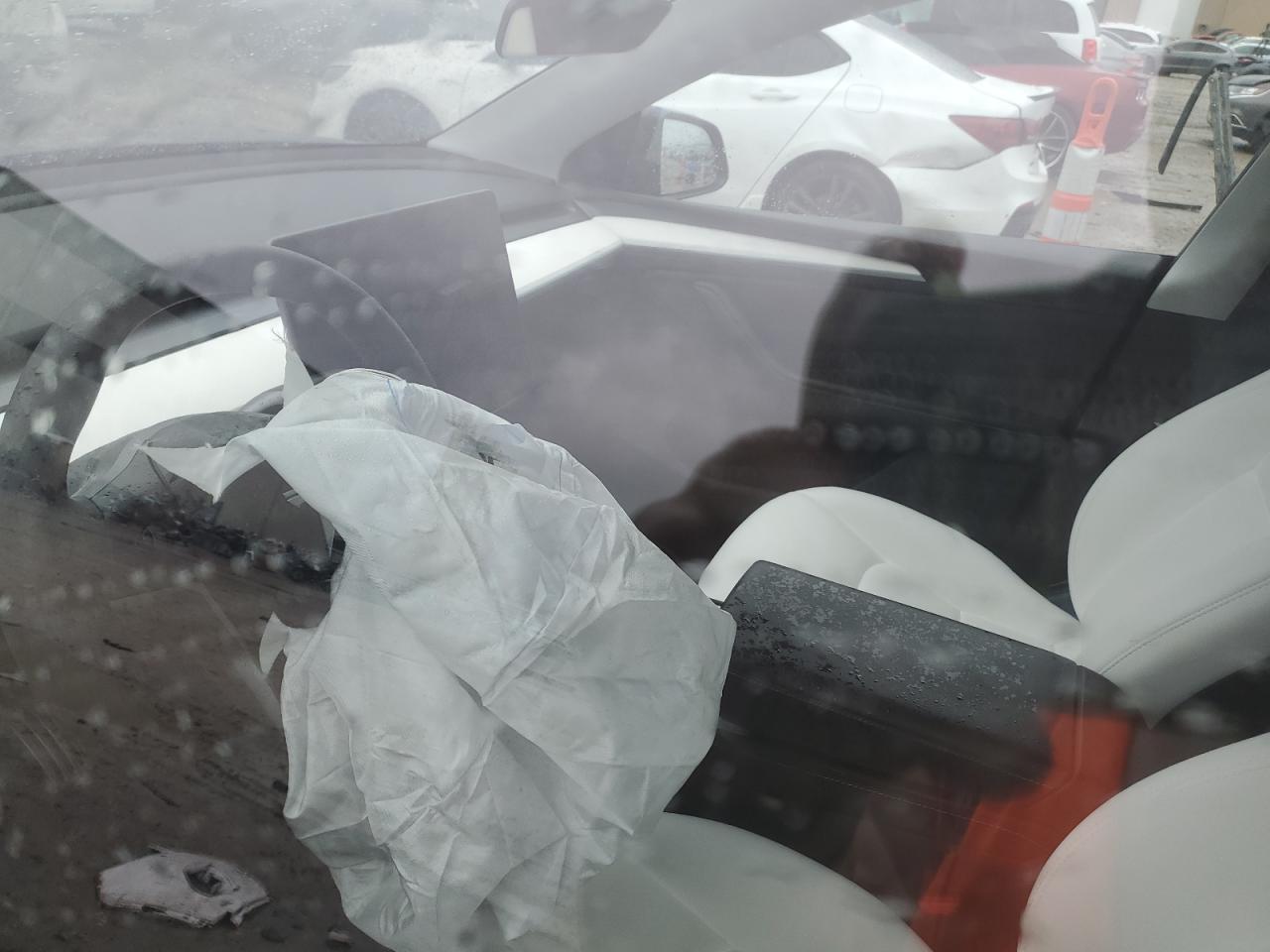 2024 Tesla Model Y VIN: 7SAYGDEEXRA236664 Lot: 90547165