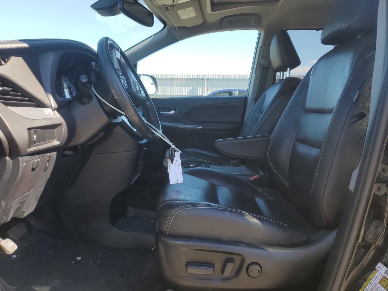 2019 Toyota Sienna Se VIN: 5TDXZ3DC9KS986753 Lot: 86102105