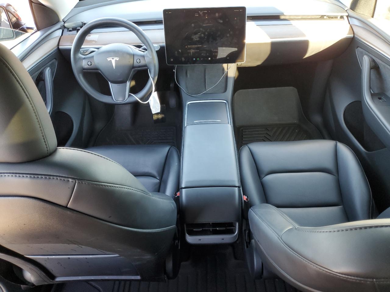 2024 Tesla Model Y VIN: 7SAYGDEE8RF108362 Lot: 90647665