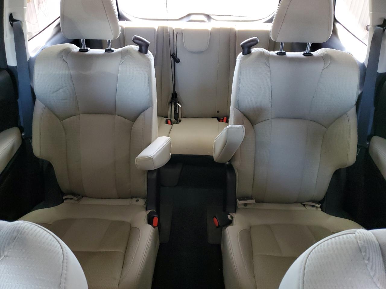 2020 Subaru Ascent Premium VIN: 4S4WMAHD8L3431924 Lot: 82004215