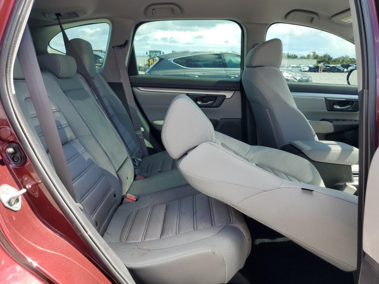 2019 Honda Cr-V Lx VIN: 2HKRW5H38KH415543 Lot: 82374725