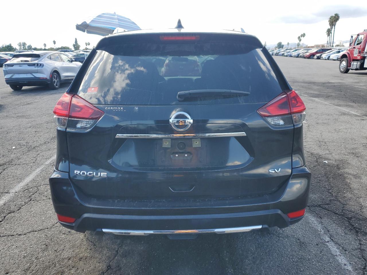 2018 Nissan Rogue S VIN: KNMAT2MT6JP507067 Lot: 81952025