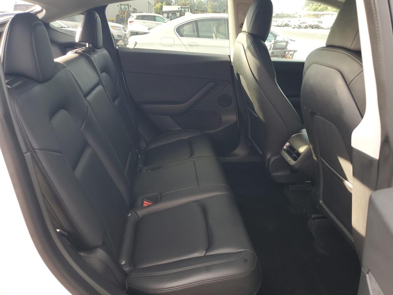 2022 Tesla Model Y VIN: 7SAYGDEE2NF370193 Lot: 89881945