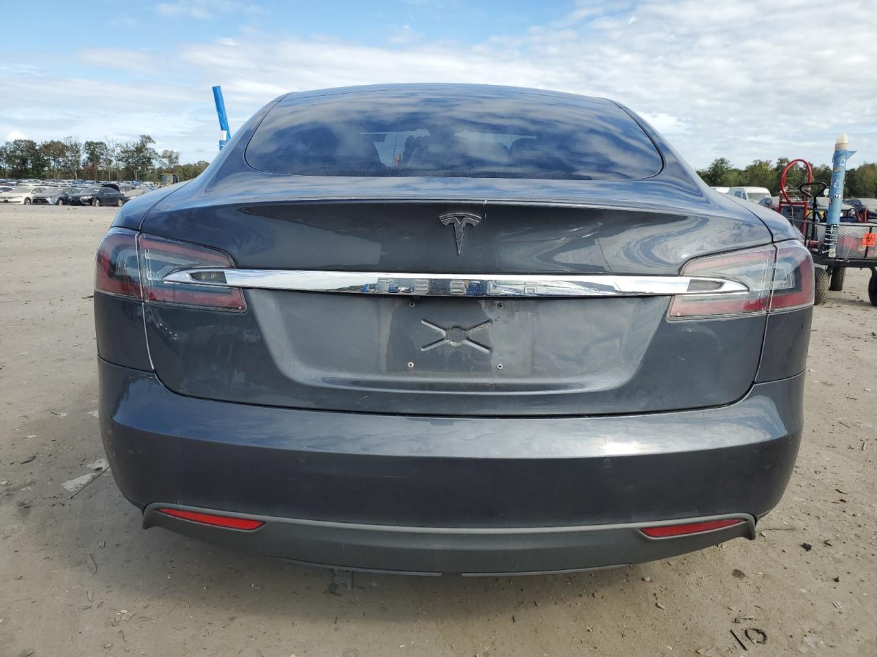 2015 Tesla Model S VIN: 5YJSA1E28FF108852 Lot: 82282845