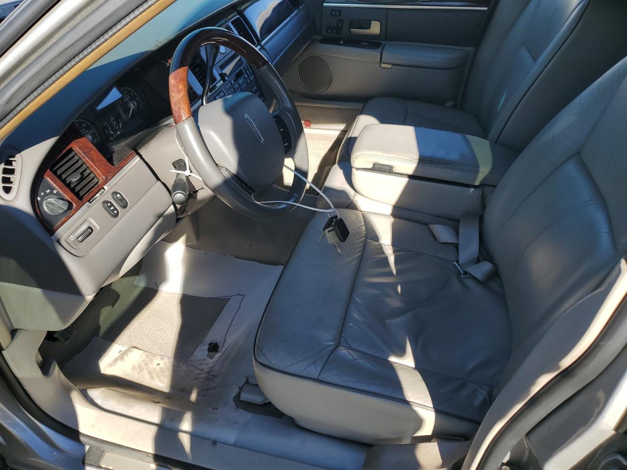 2006 Lincoln Town Car Designer VIN: 1LNHM83V26Y645316 Lot: 85861095
