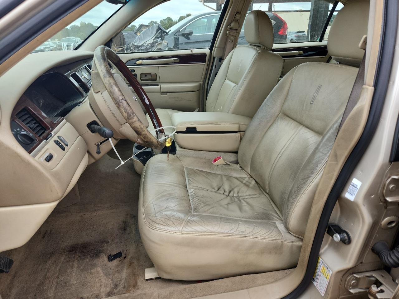 2009 Lincoln Town Car Signature Limited VIN: 2LNHM82V39X605168 Lot: 84237135