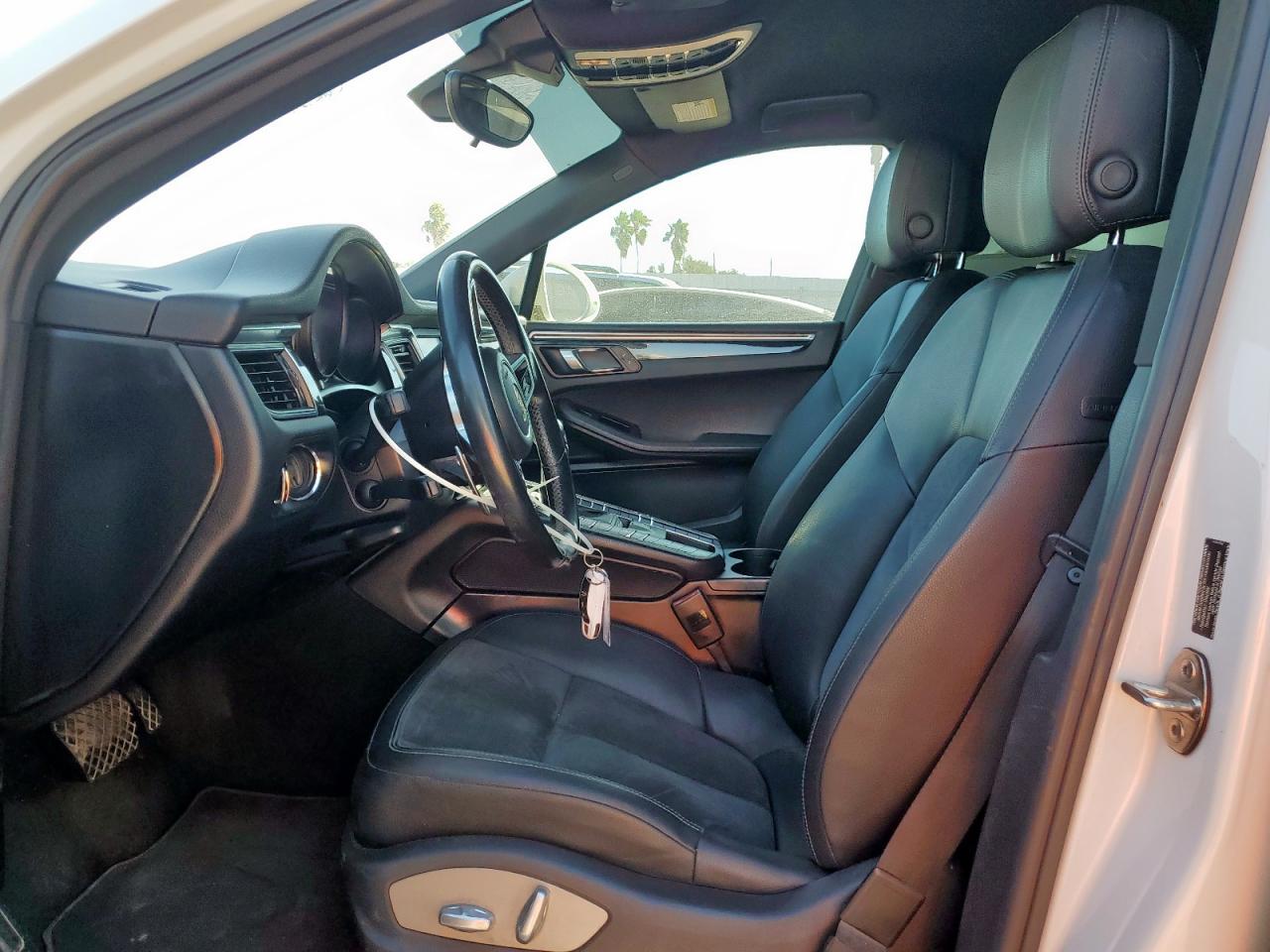 2016 Porsche Macan S VIN: WP1AB2A54GLB56893 Lot: 90454435