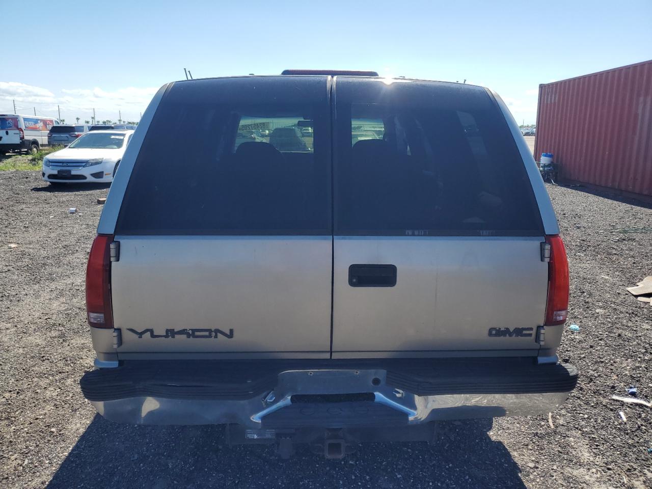 1998 GMC Yukon VIN: 1GKEC13R5WJ735562 Lot: 82457205