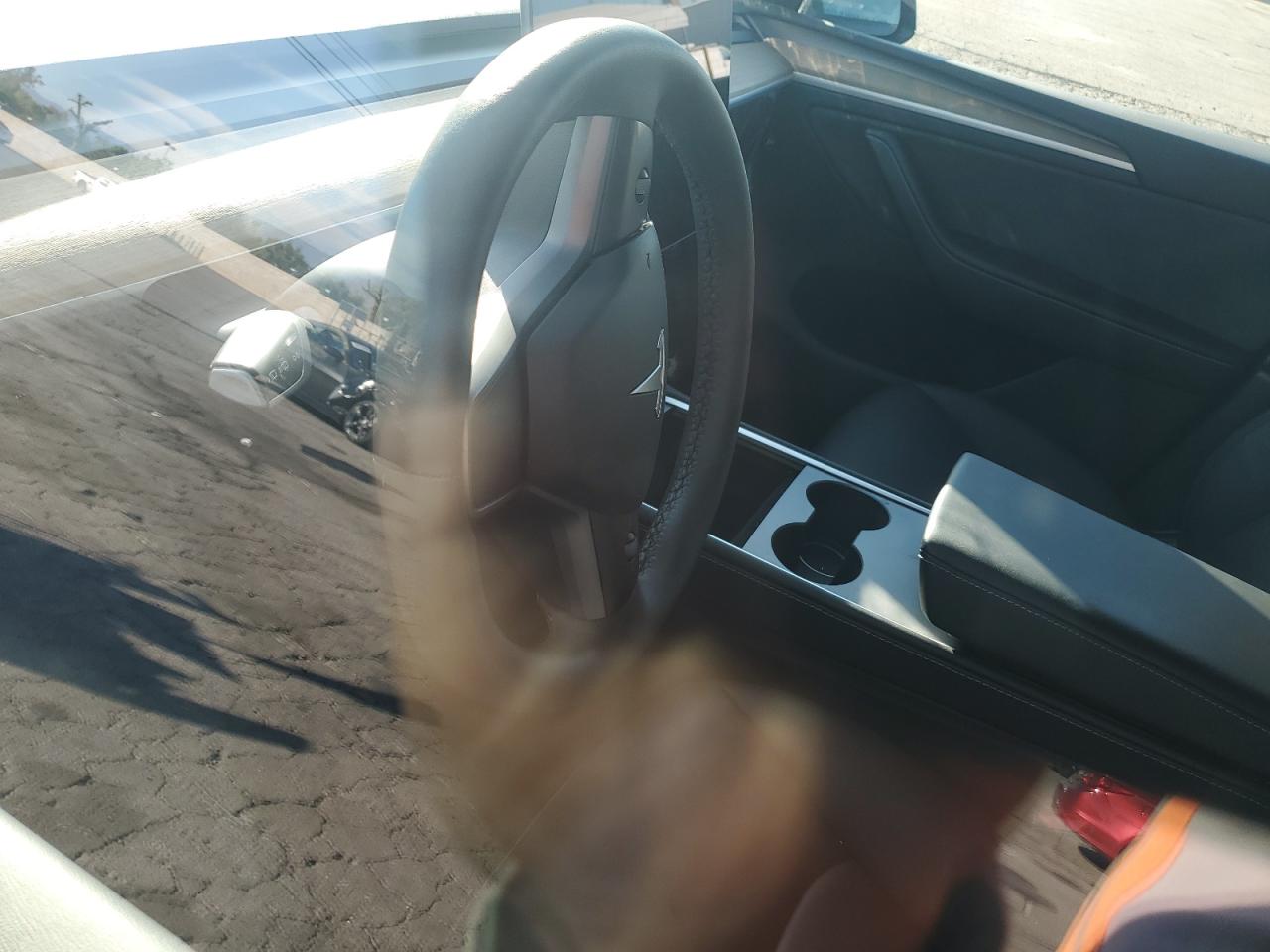 2023 Tesla Model Y VIN: 7SAYGDEE1PA210872 Lot: 90685975