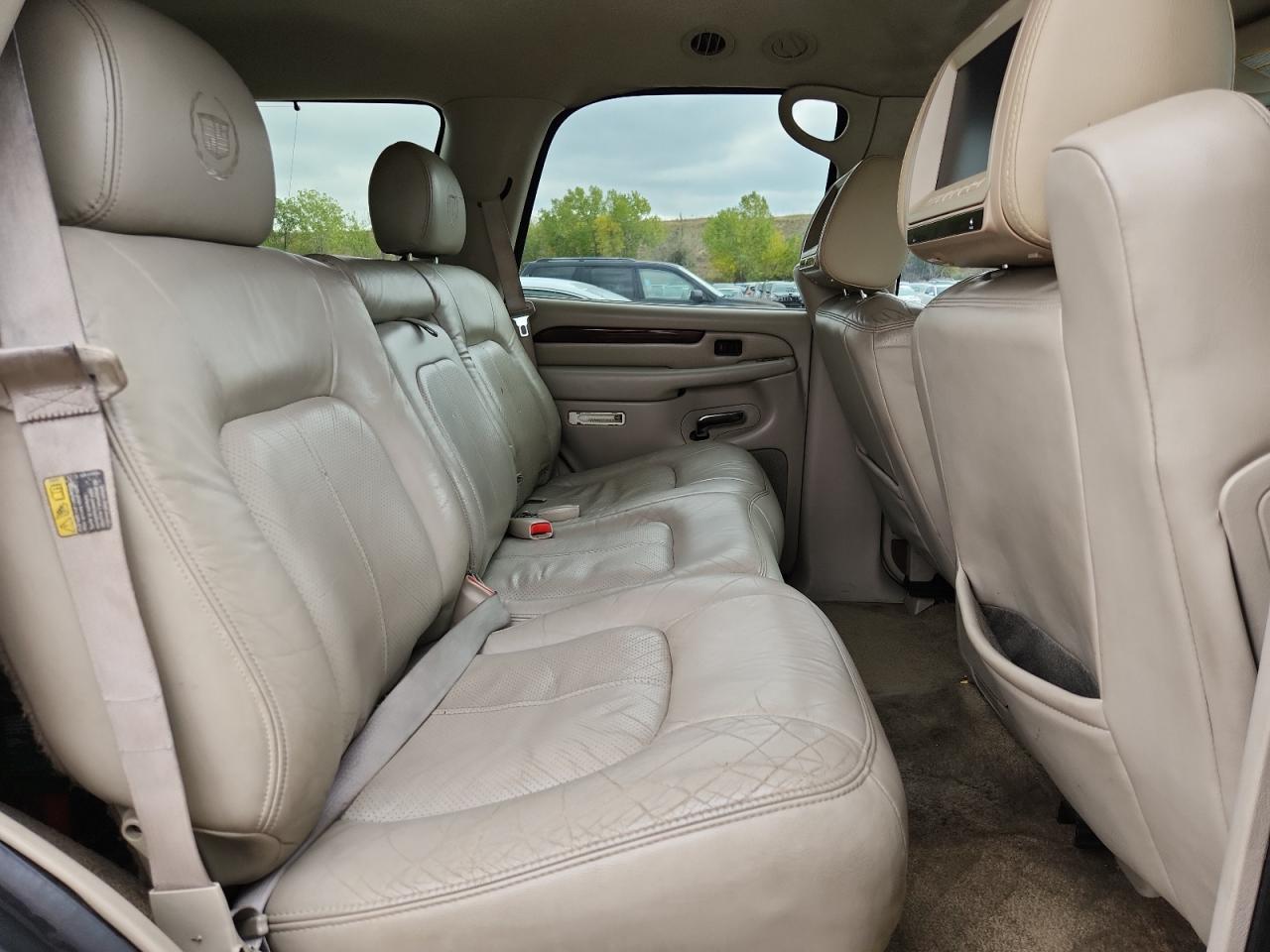 2002 Cadillac Escalade Luxury VIN: 1GYEC63T52R307405 Lot: 85707005