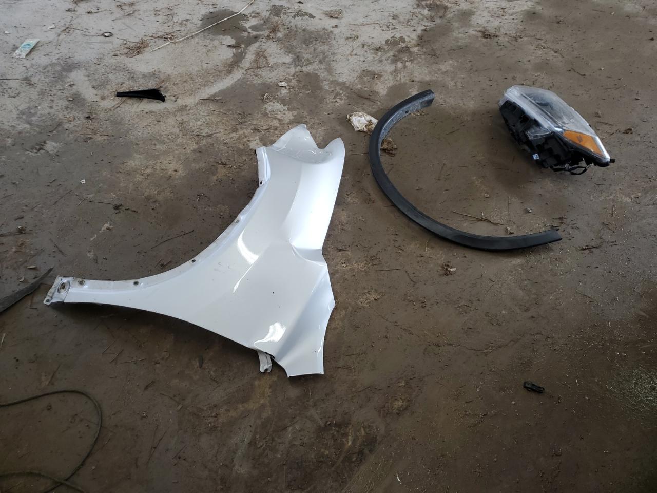 2015 Nissan Rogue S VIN: KNMAT2MT8FP584711 Lot: 84805815