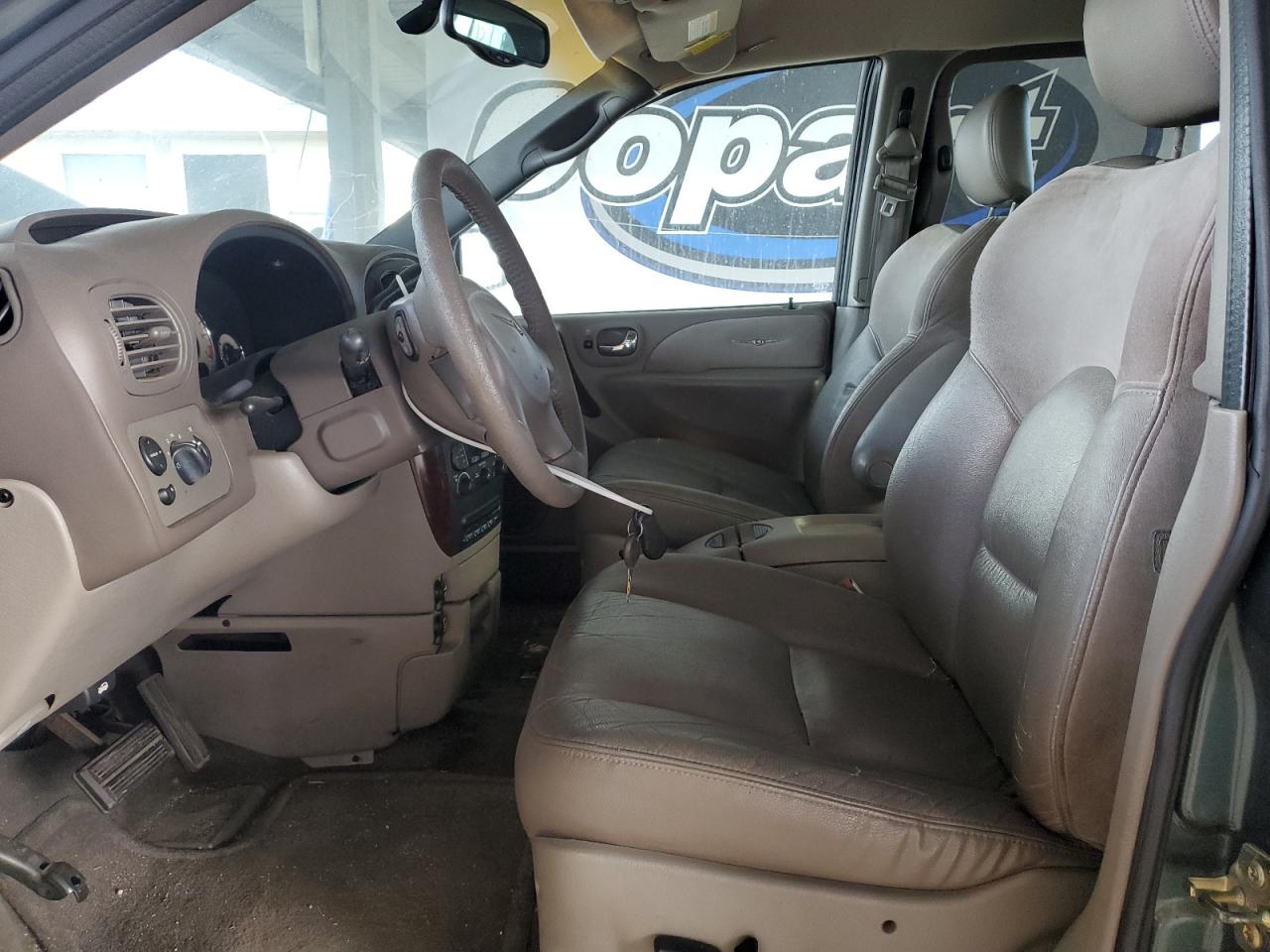 2002 Chrysler Town & Country Limited VIN: 2C8GP64L12R697946 Lot: 84827685