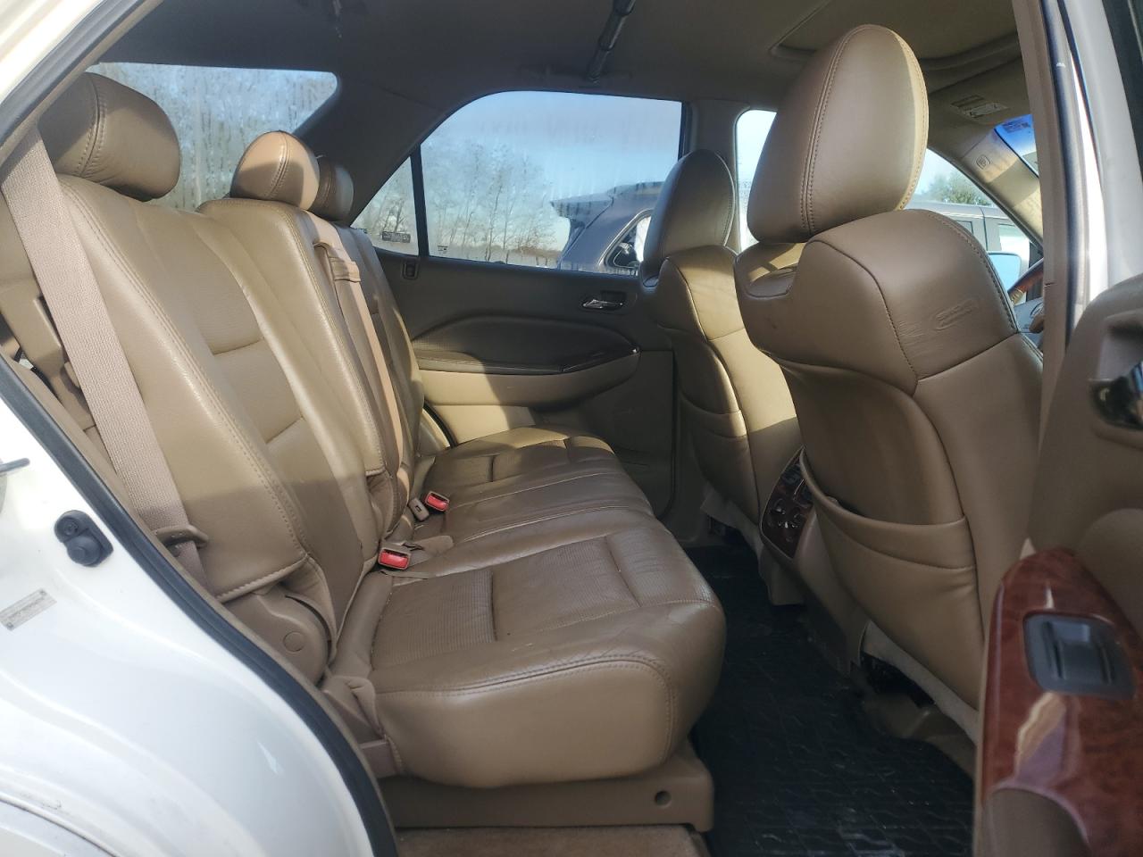 Фото: 2HNYD18805H560332