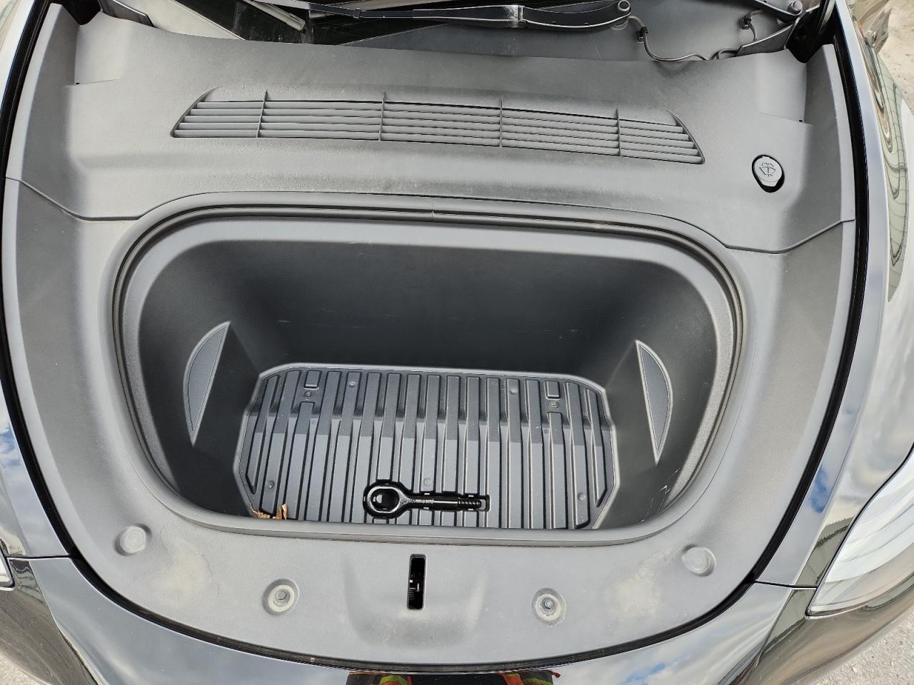 2023 Tesla Model Y VIN: 7SAYGDEF8PF918676 Lot: 82308415